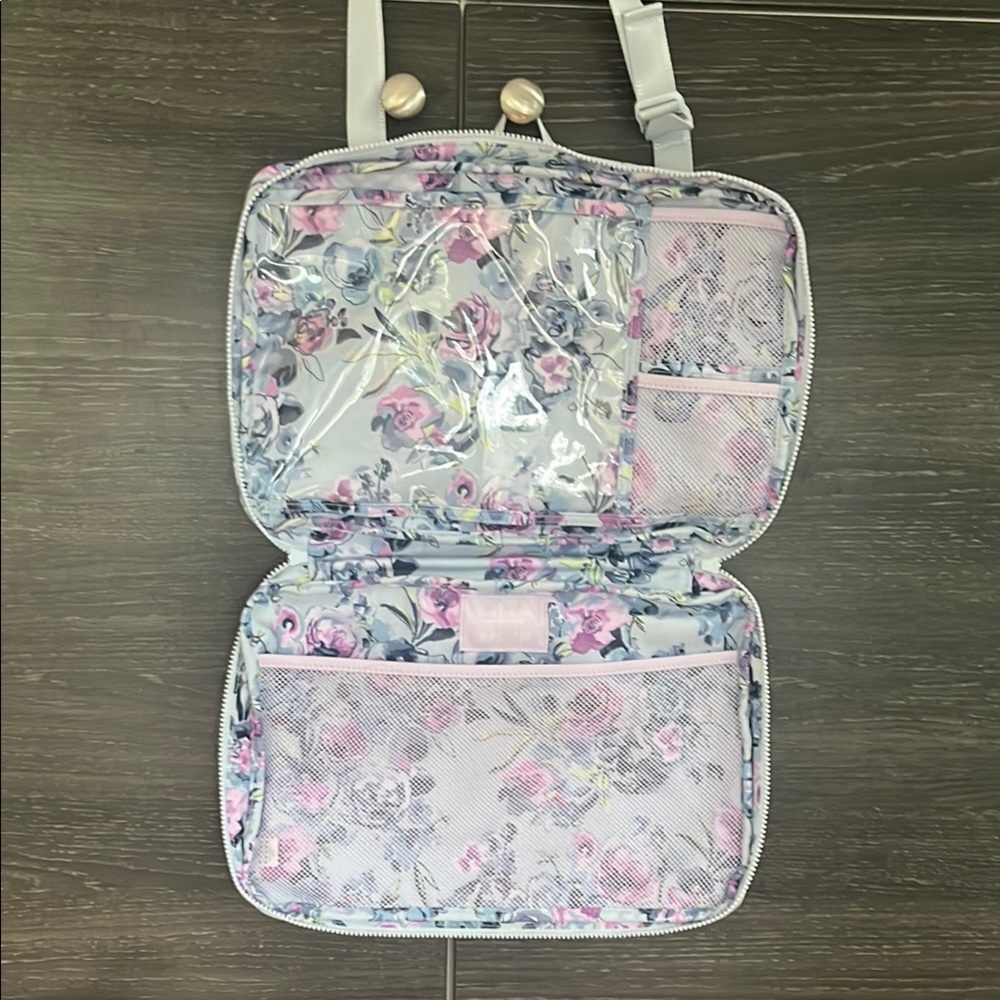 Sold‼️‼️ Like New Vera Bradley Blue & Lilac Rose Hanging Toiletries Travel Bag - Picture 2 of 12